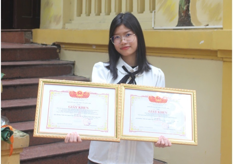 Mai Trang tích cực tham gia nghiên cứu khoa học và đạt nhiều giải cao. (Ảnh: NVCC/VietNamNet).