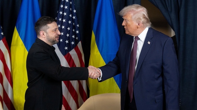 Tổng thống Mỹ Donald Trump gặp nhà lãnh đạo Ukraine Volodymyr Zelensky. Ảnh: Reuters