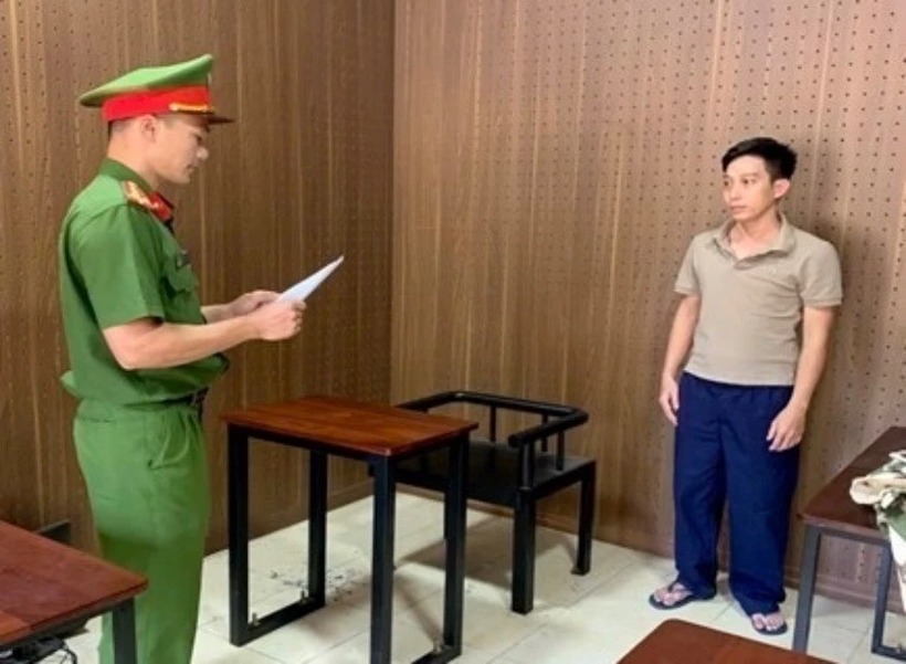 Cơ quan điều tra tống đạt Quyết định khởi tố bị can, Lệnh tạm giam đối vớiVương Khánh Hưng
