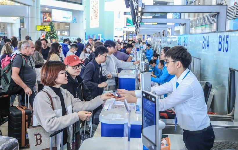 Nhiều đường bay "cháy" vé dịp cao điểm Tết Bính Ngọ. Ảnh minh hoạ