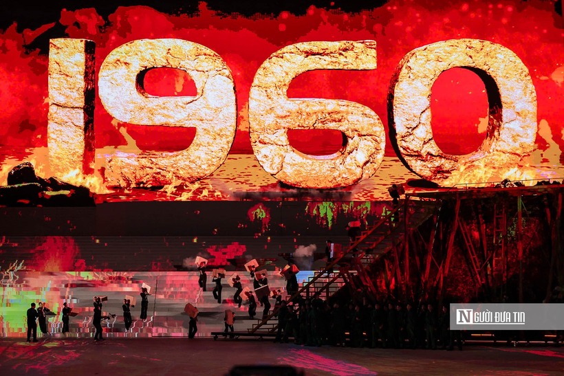 Pháo hoa rực rỡ, nghệ thuật thăng hoa mừng thành công Đại hội Đảng XIV - 13