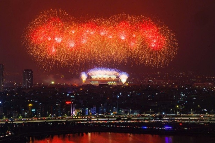 Không cần đợi giao thừa, "vua pháo hoa" Sun Group khiến Mỹ Đình rực sáng như lễ hội pháo hoa thế giới - 1