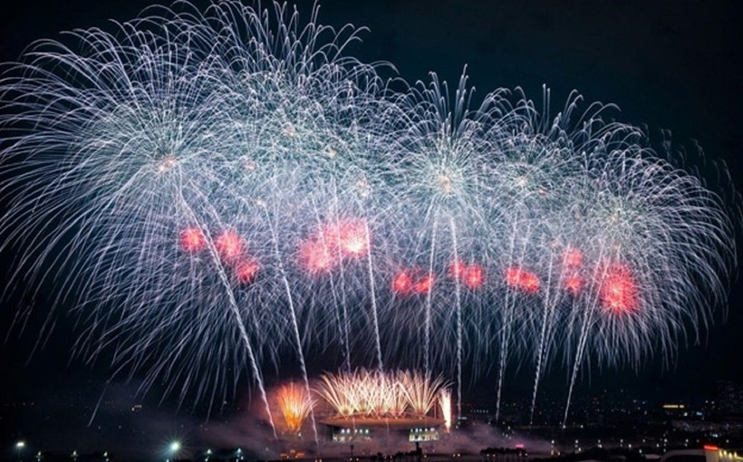 Không cần đợi giao thừa, "vua pháo hoa" Sun Group khiến Mỹ Đình rực sáng như lễ hội pháo hoa thế giới - 10
