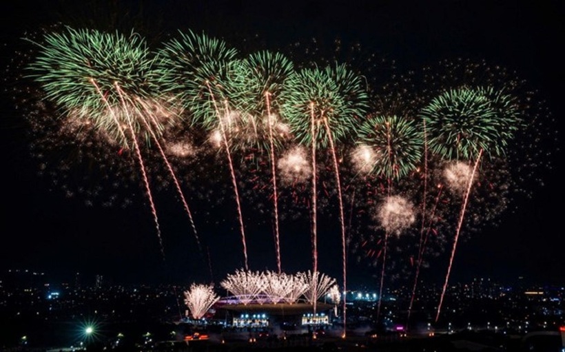 Không cần đợi giao thừa, "vua pháo hoa" Sun Group khiến Mỹ Đình rực sáng như lễ hội pháo hoa thế giới - 14