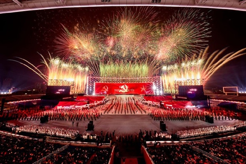 Không cần đợi giao thừa, "vua pháo hoa" Sun Group khiến Mỹ Đình rực sáng như lễ hội pháo hoa thế giới - 2