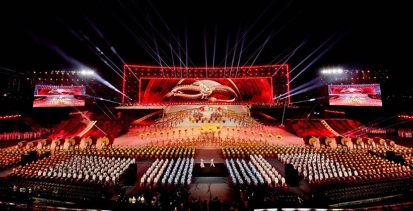 Không cần đợi giao thừa, "vua pháo hoa" Sun Group khiến Mỹ Đình rực sáng như lễ hội pháo hoa thế giới - 3