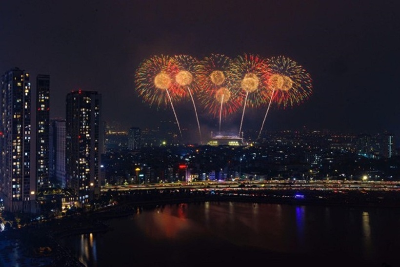 Không cần đợi giao thừa, "vua pháo hoa" Sun Group khiến Mỹ Đình rực sáng như lễ hội pháo hoa thế giới - 8