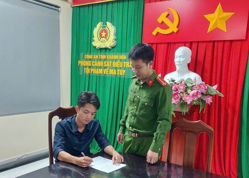 Bị can Trần Nhật Quang tại cơ quan công an (Ảnh: Công an phường Nha Trang).