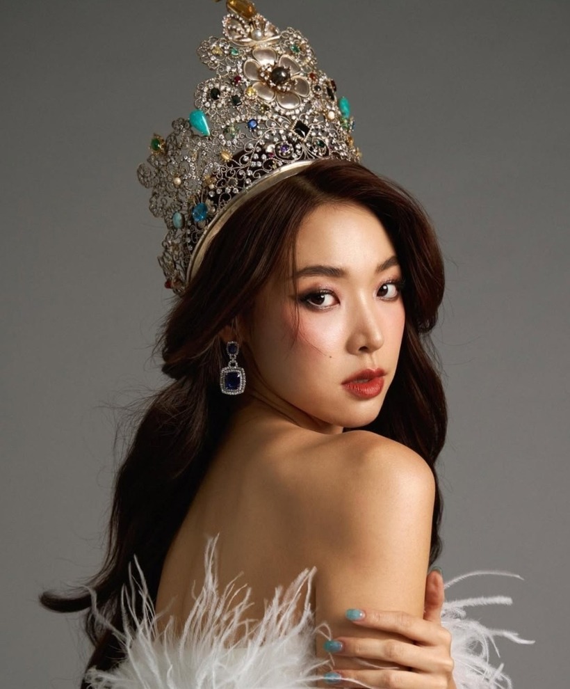 Mina Sue Choi từng đăng quang Hoa hậu Hàn Quốc 2021.