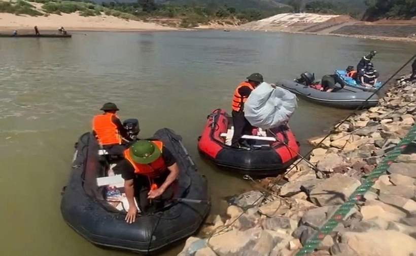 Sau thời gian tìm kiếm, thi thể nạn nhân đã được tìm thấy. (Ảnh: NLĐ)