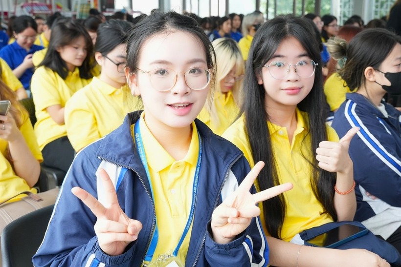 Sinh viên Trường ĐH Ngoại ngữ - ĐH Quốc gia Hà Nội. Ảnh: ULIS.