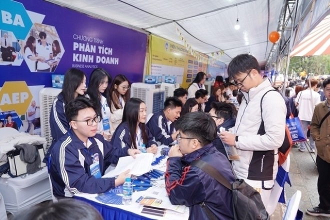 Nhiều trường bỏ khối C00, A00 ở các ngành đào tạo. Ảnh: Tạp chí Tri thức