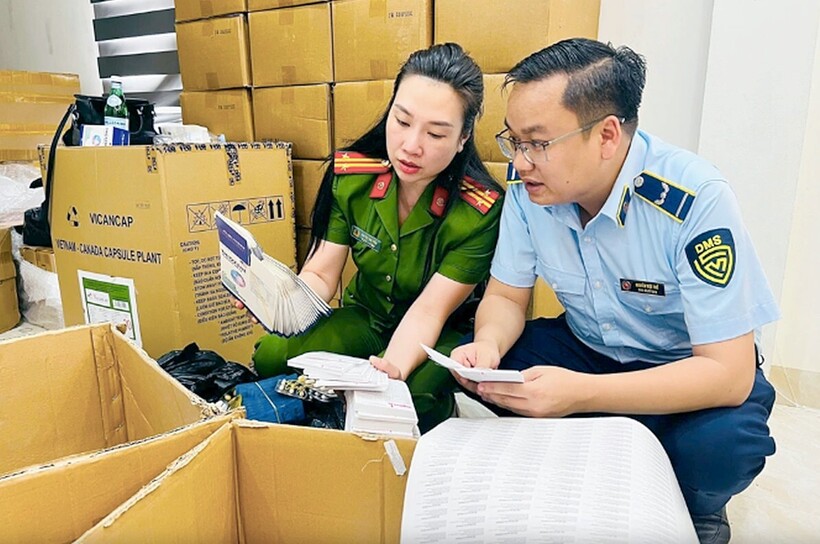 Nhiều loại thuốc, thực phẩm chức năng giả vừa bị Công an TP. Hà Nội triệt phá, thu giữ. Ảnh: Công an TP. Hà Nội