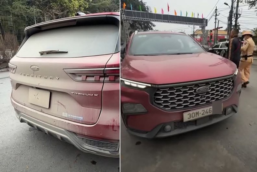 Chiếc xe của anh H. bị bùn đất che lấp biển số phía sau. Ảnh: VietNamnet