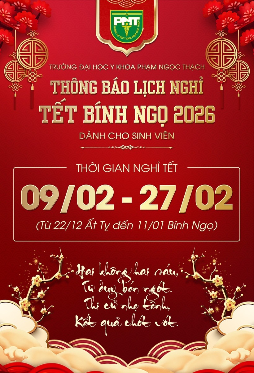 Trên tấm thiệp thông báo nghỉ Tết, nhà trường còn đính kèm bài thơ tứ tuyệt ngắn gọn, vui nhộn.