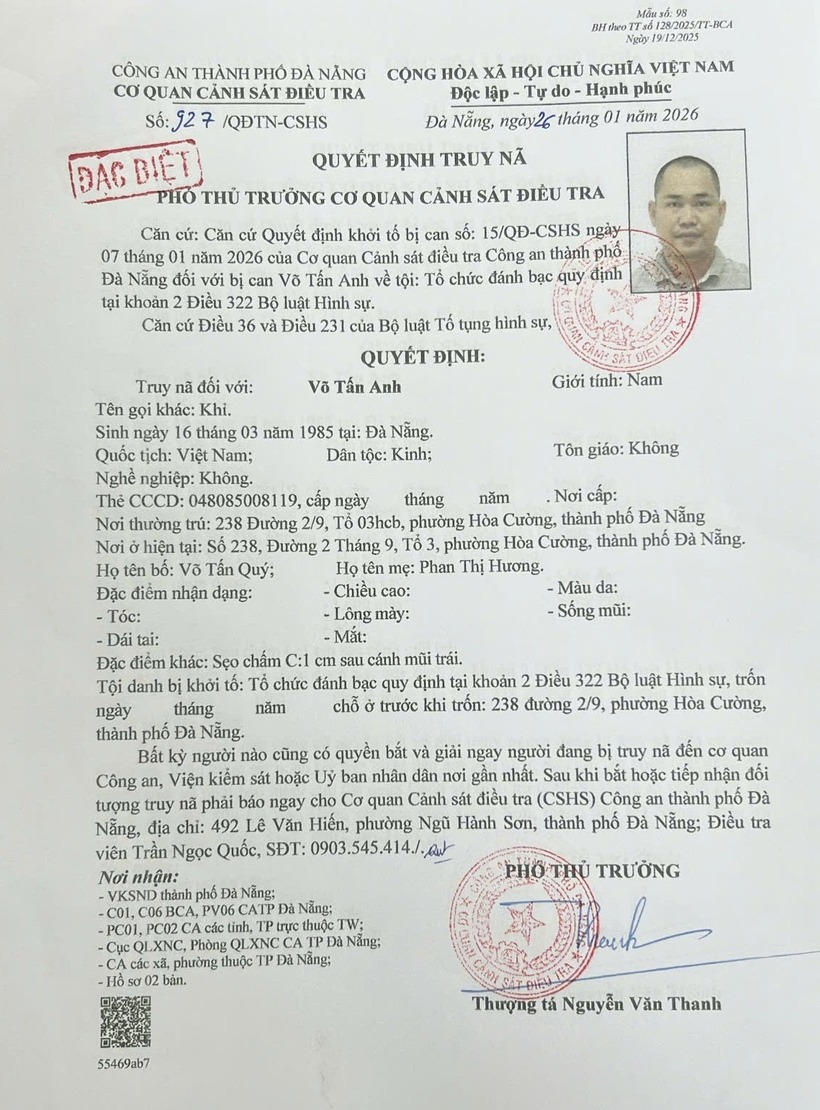 Quyết định truy nã loại "đặc biệt" đối với Võ Tấn Anh. (Ảnh: Công an TP.Đà Nẵng)