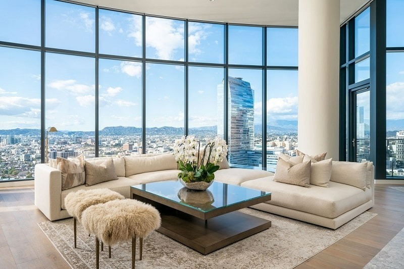 Penthouse là những căn hộ nằm tại tầng cao nhất của các tòa tháp, có thiết kế hiện đại, sang trọng hơn hẳn các loại hình căn hộ thông thường.