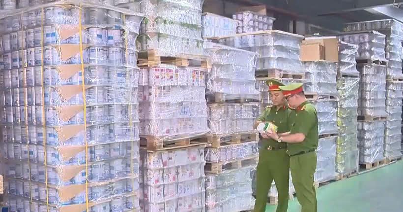 Vừa qua đường dây sản xuất sữa giả vừa được Bộ Công an triệt phá với quy mô lớn, có doanh thu gần 500 tỷ đồng.