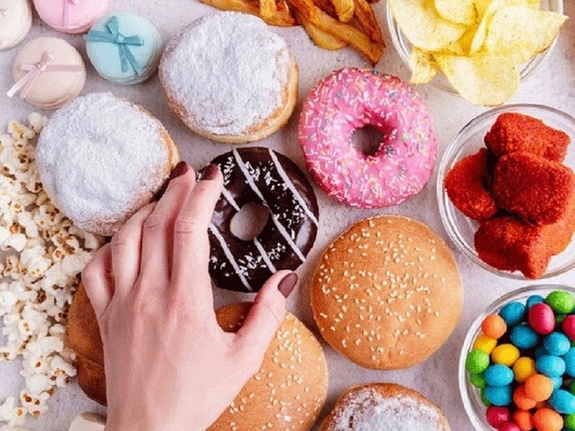 Khi tiêu thụ quá nhiều đường, đặc biệt là đường tinh luyện, cơ thể sẽ phải đối mặt với nhiều rối loạn chuyển hóa. Ảnh minh họa