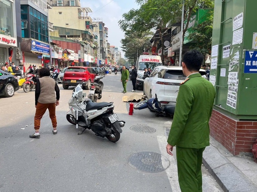 Khoảng 11h50 ngày 28/1, tại phố Khâm Thiên (đoạn đối diện số 51 phố Khâm Thiên, phường Văn Miếu - Quốc Tử Giám, TP.Hà Nội) xảy ra vụ tai nạn giao thông khiến một người chết, một người bị thương.