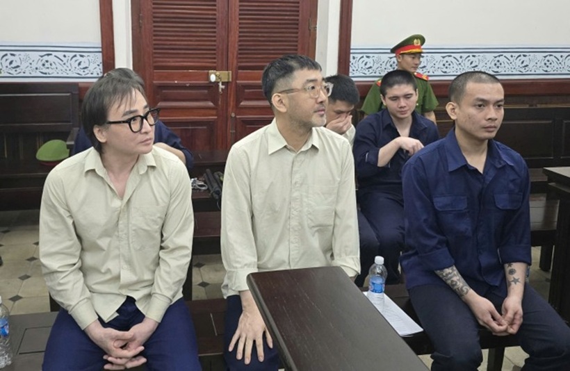 Hwang Chang Nam và đồng phạm tại tòa. Ảnh: VnExpress