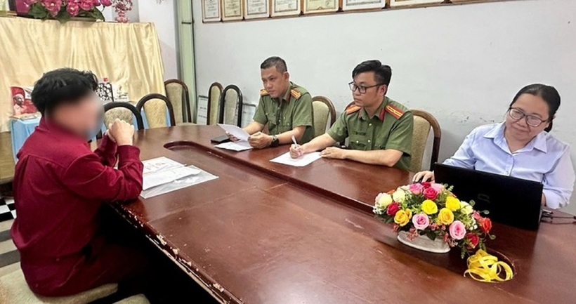 Phòng An ninh chính trị nội bộ Công an TP.HCM làm việc với đại diện đơn vị tổ chức cuộc thi "Tìm kiếm Ngôi sao nhạc Việt năm 2025". Ảnh: Công an TP.HCM