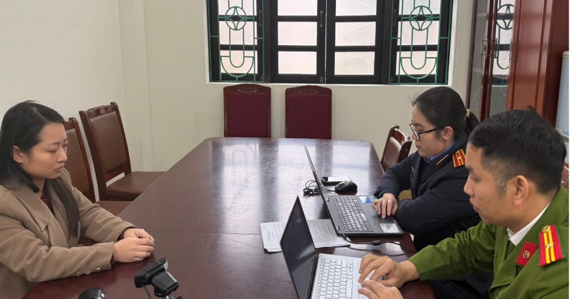 Trần Thị Dịu tại cơ quan công an.
