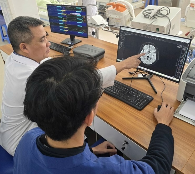 Hình ảnh tổn thương não của bệnh nhân nam ngộ độc khí CO. Ảnh: Bệnh viện Bạch Mai.