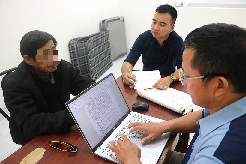 Nguyễn Văn Hùng tại cơ quan công an. Ảnh: Vietnamnet.