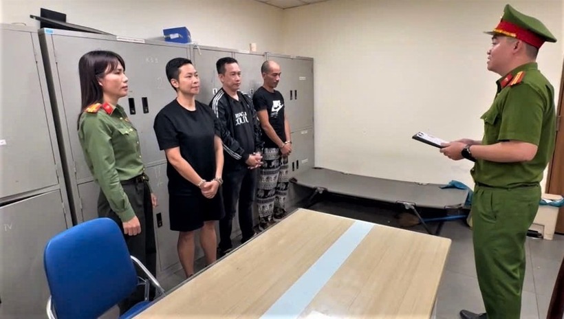 Bắt giữ 3 đối tượng truy nã đặc biệt nguy hiểm trốn sang Thái Lan. Ảnh: Vietnamnet.