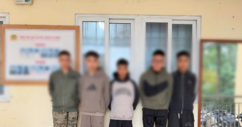 Các đối tượng bị tạm giữ.