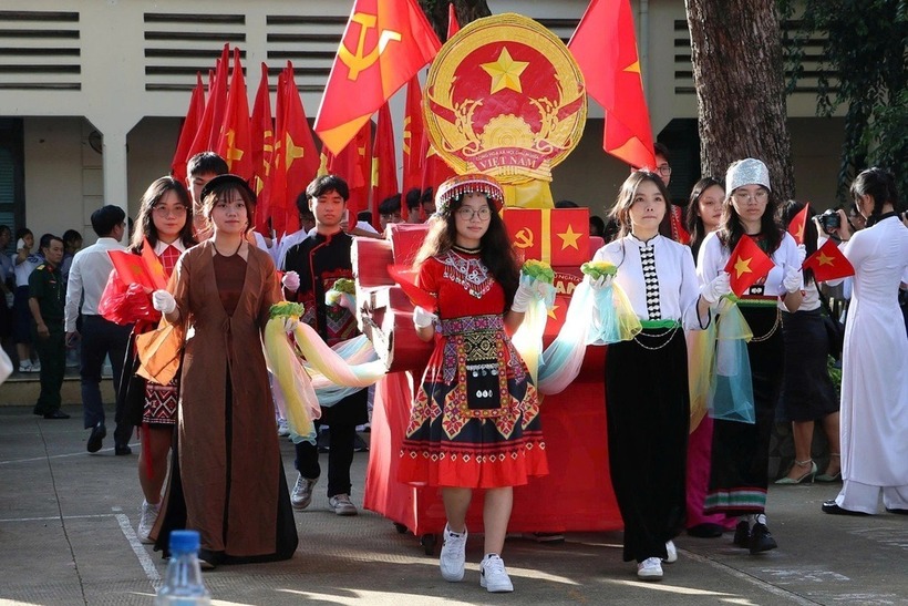 Học sinh Trường THPT Lê Quý Đôn TP.HCM trong một hoạt động hướng về truyền thống. Ảnh: Dân trí