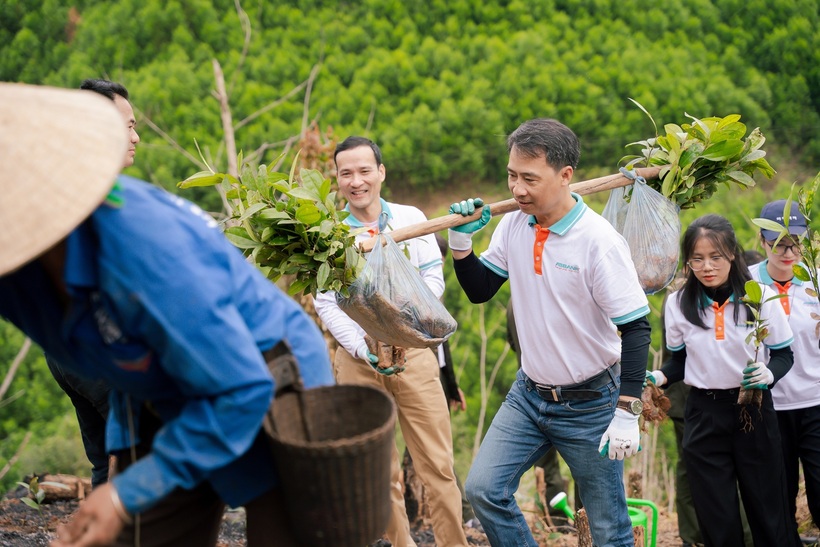 ABBANK trao tặng 100.000 cây quế cho người dân xã Thông Thụ, tỉnh Nghệ An - 4