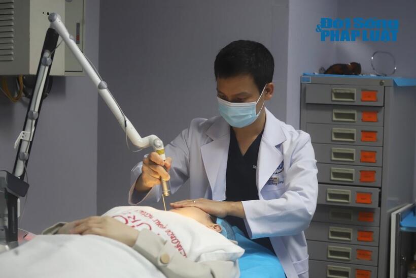 Bác sĩ cảnh báo rủi ro từ kem trộn và thủ thuật sai cách