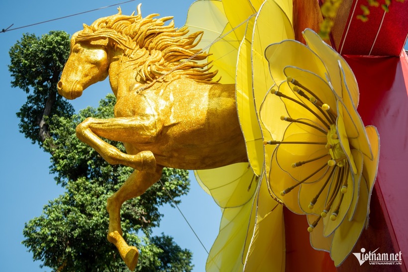 Linh vật ngựa được thiết kế theo ngôn ngữ nghệ thuật đương đại, vừa mang nét oai phong truyền thống. Ảnh: Vietnamnet.