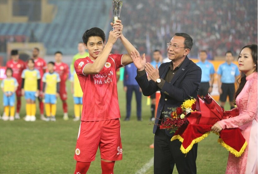 Gác lại ánh hào quang giải U23 châu Á 2026, tiền đạo Nguyễn Đình Bắc khẳng định đang dồn toàn lực để cống hiến cho CLB CAHN và hướng tới những mục tiêu phía trước.