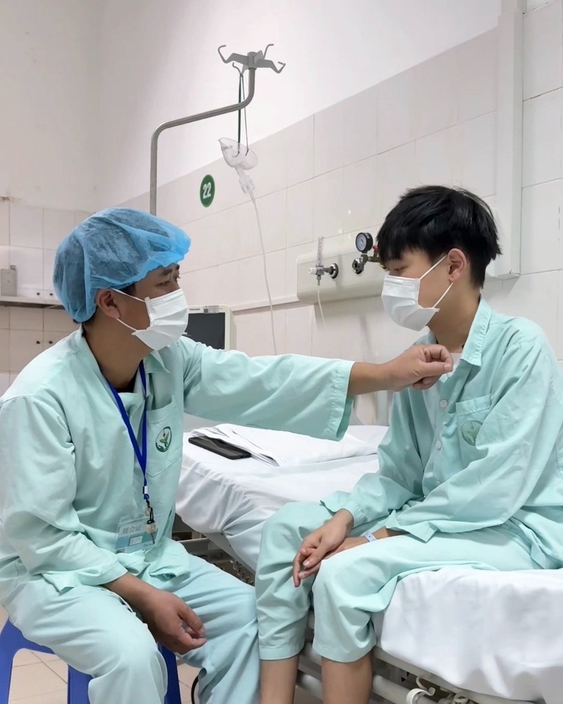 Quang Anh sau khi được ghép tim. Ảnh: VietNamnet