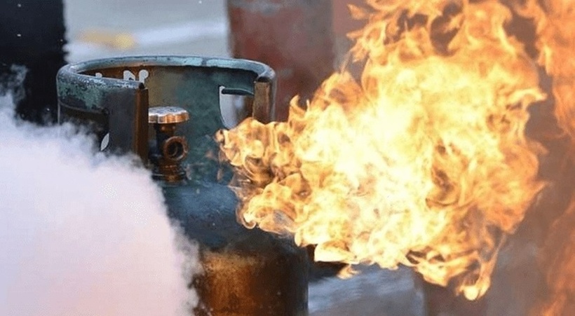 Nghi nổ bình gas tại Hà Tĩnh, bố tử vong, con trai bị thương. Ảnh minh họa.