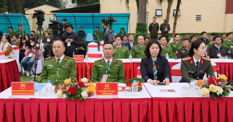 Các đại biểu dự chương trình.