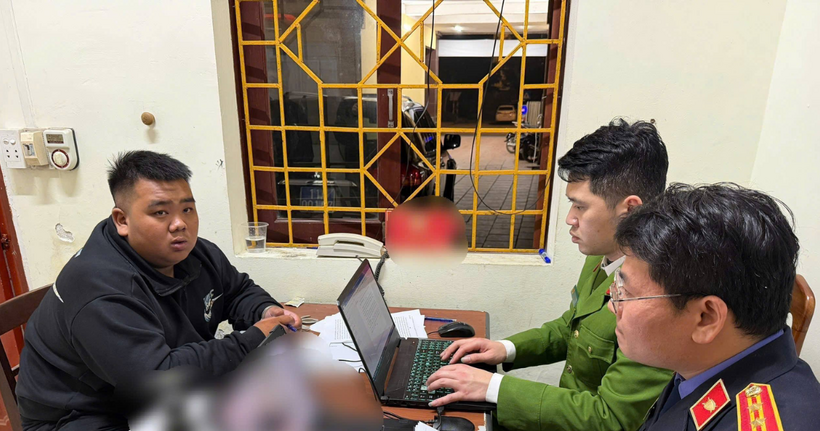 Đối tượng Nông Trần Vũ tại cơ quan điều tra. (Ảnh: Công an Cao Bằng)