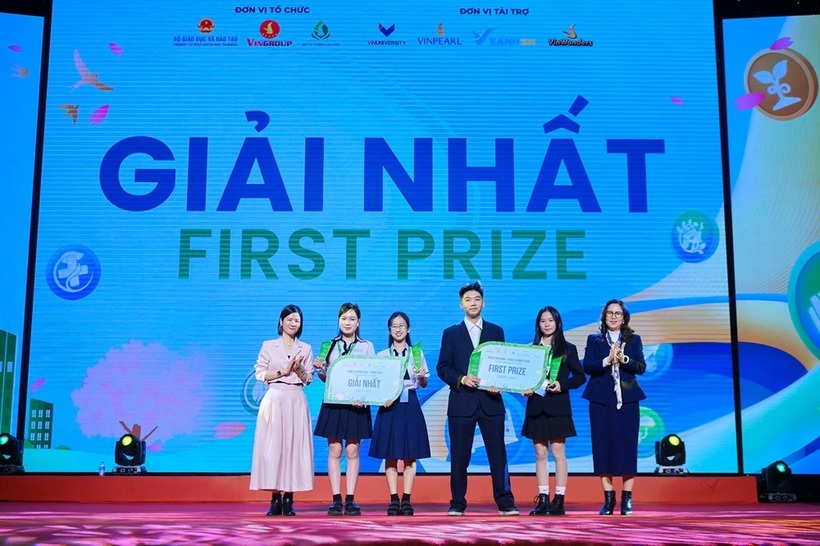 Hai đội thi xuất sắc giành Giải Nhất cuộc thi Tiếng nói Xanh mùa 3 là Sọ Dừa (bảng Tiếng Việt) và Cropspiracy (bảng tiếng Anh).