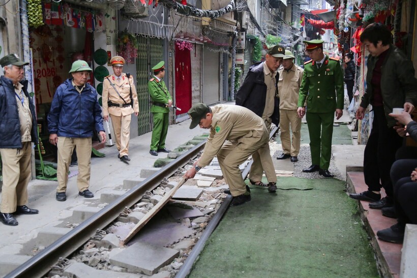 Lực lượng chức năng sẽ tăng cường phạt nguội vi phạm dọc tuyến đường sắt.