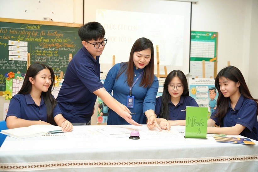 Thông tư quy định nhà giáo chủ động, kịp thời cung cấp, trao đổi thông tin trung thực về người học, chương trình, kế hoạch giảng dạy, giáo dục khi được sự đồng ý của cấp quản lý theo thẩm quyền. Ảnh minh họa