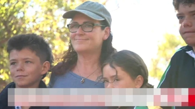 Cậu bé 13 tuổi bơi suốt 4 giờ giữa biển dữ, cứu sống mẹ và hai em. Ảnh: Saostar.