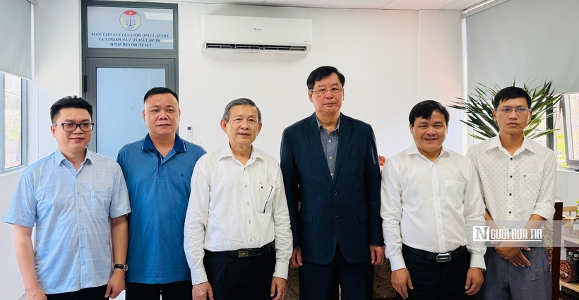 Luật gia Trần Công Phàn, Phó Bí thư Đảng ủy, Phó Chủ tịch Thường trực Hội Luật gia Việt Nam thăm chúc Tết các đơn vị phía Nam.