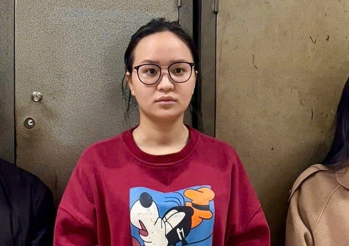 Bùi Thị Phương Linh tại cơ quan công an. (Ảnh: Công an TP.Hà Nội)