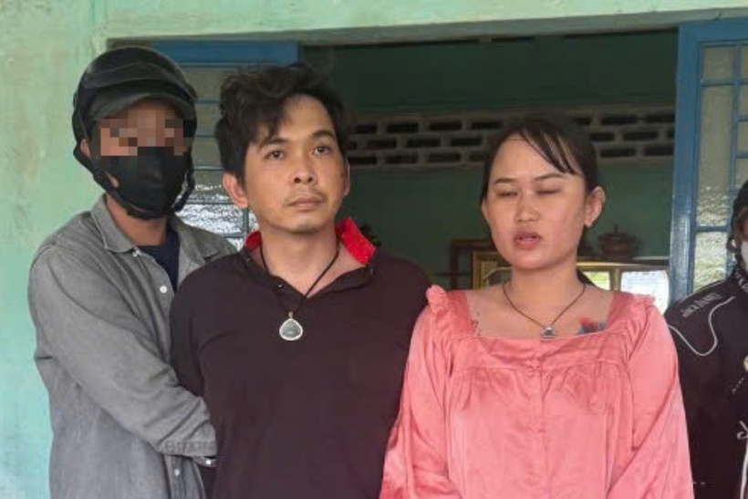 Hoàng và Hiền bị bắt. Ảnh: Tuổi Trẻ.