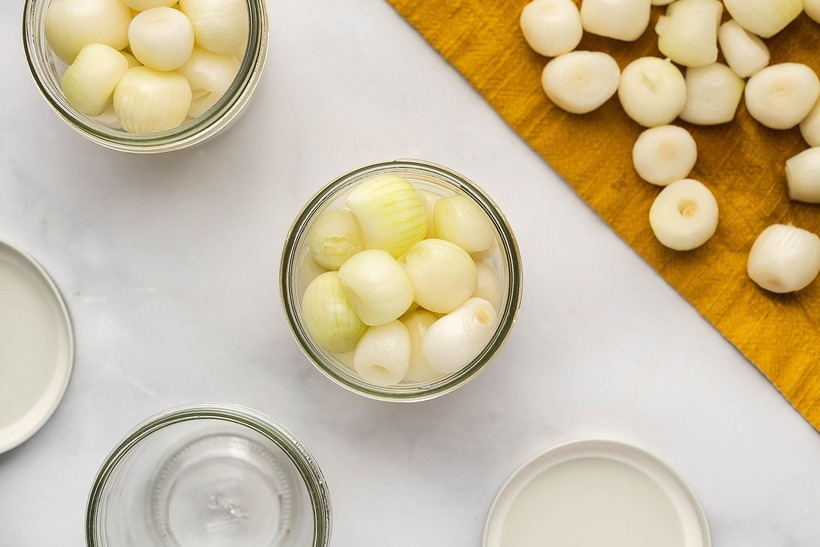 Những nguy cơ tiềm ẩn của món dưa hành muối ngày Tết.