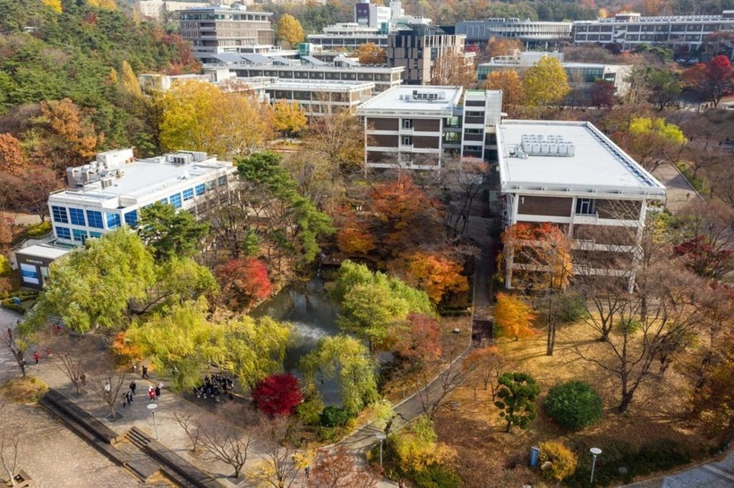 Đại học Quốc gia Seoul.