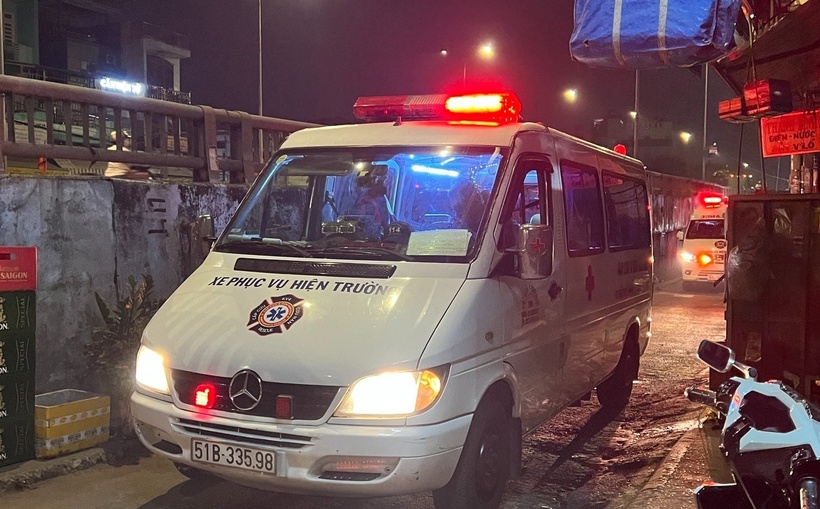 Xe cứu thương đến hiện trường. (Ảnh: Dân trí)